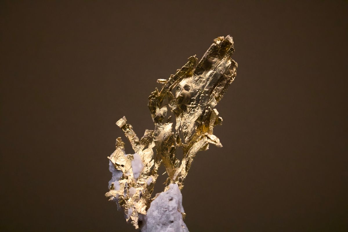 Raw gold-bearing ore mineral formation